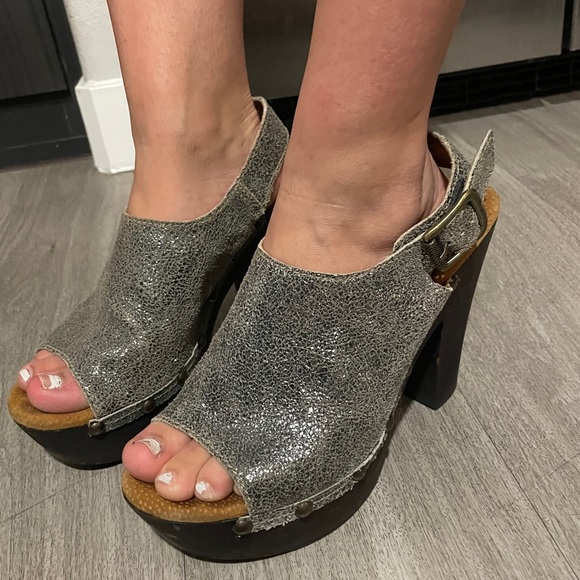 Heels - Picture 4 of 5